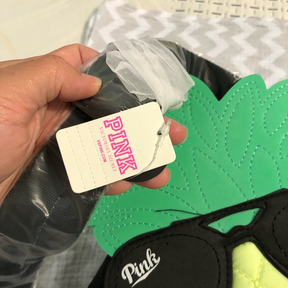 SOLD!!!!🍍NWT Victoria’s Secret PINK pineapple cooler 🍍 - Picture 3 of 7